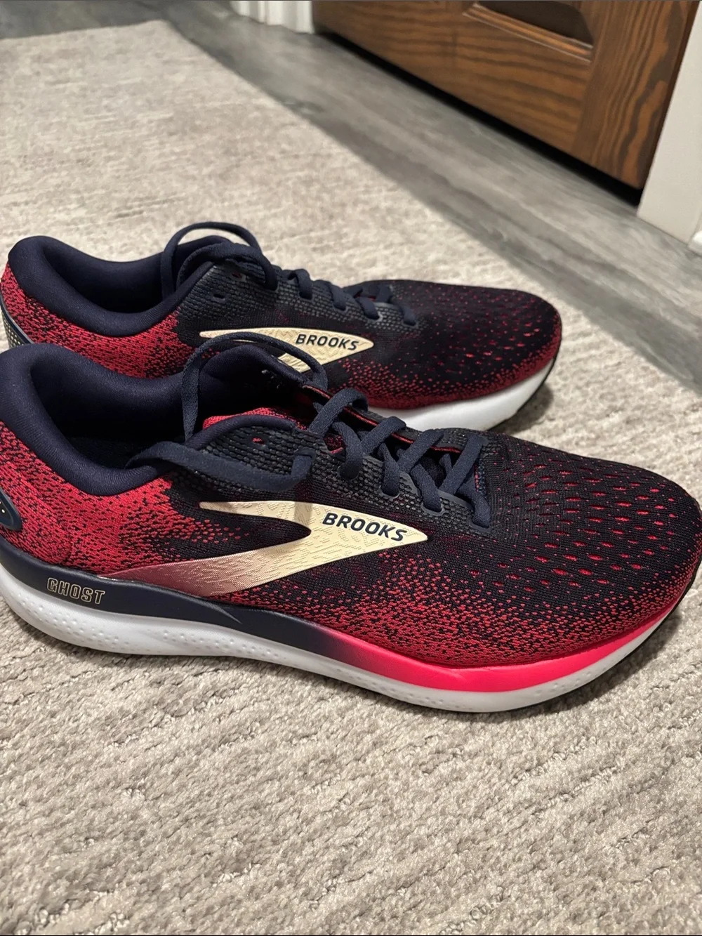 Brooks Running Shoes - Navy & Red with Cream Accent size 11